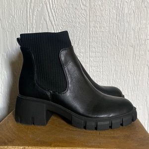 Universal Thread Black Faux Leather Chunky Heel Booties - size 8.5